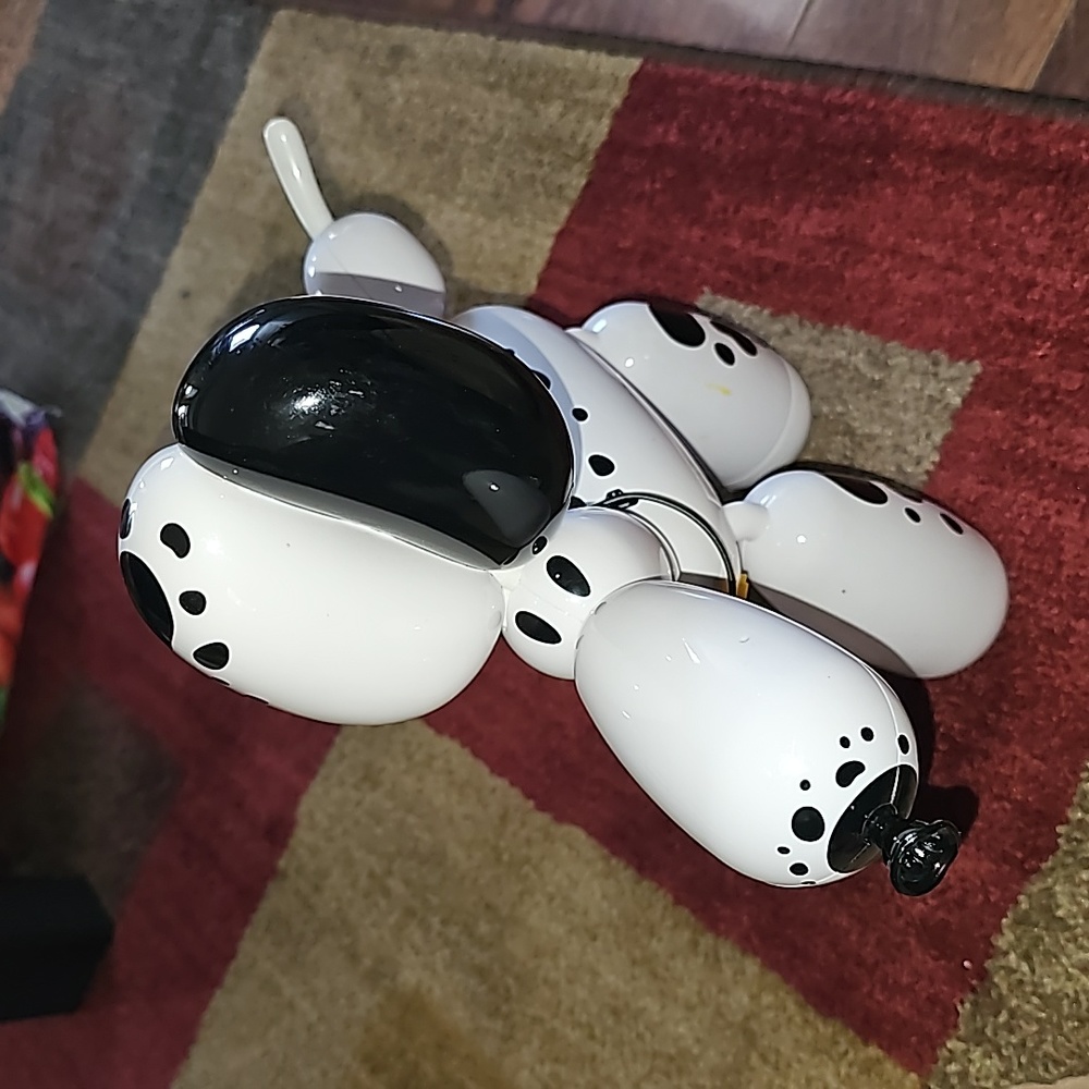 Squeakee the Balloon Dog